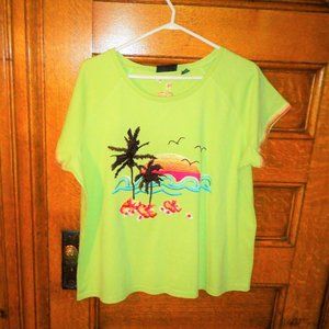 *** AVENUE *** TOP with Caribbean Design Front / Back / Sleeves  ~ Brand NEW